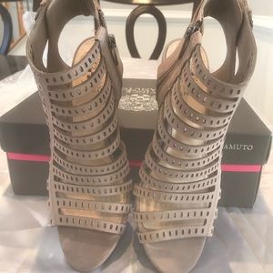 Vince Camuto Dusty Mink Peep Toe Heeled Sandals-Pre-owned in great condition